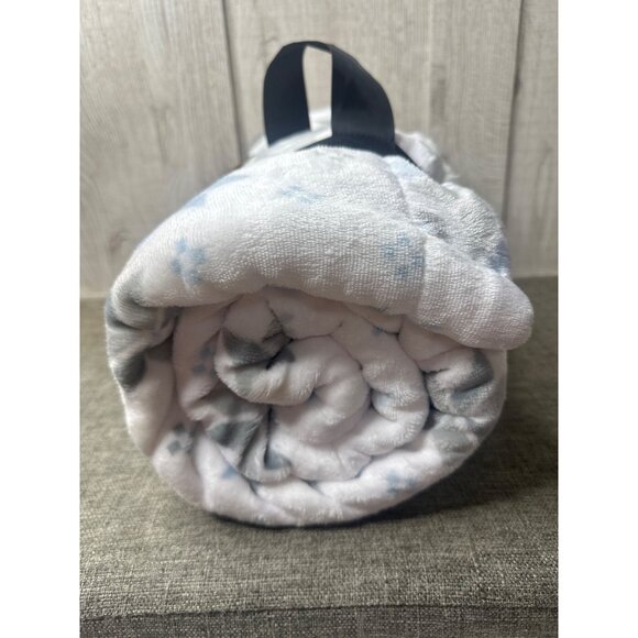 Northeast Outfitters Cozy Sherpa Blanket 50"x60" Blue Holiday Snowflake Print - Picture 4 of 6